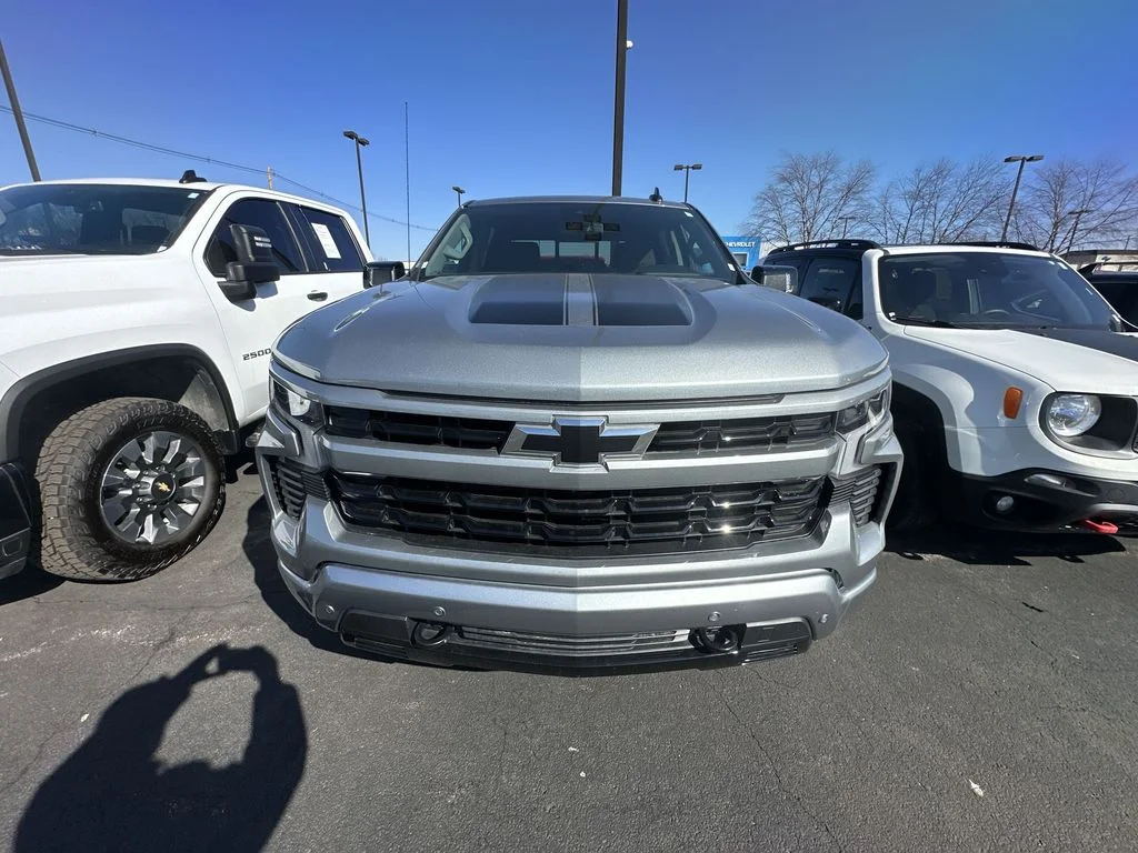 Used 2025 Gray Chevrolet RST image 25