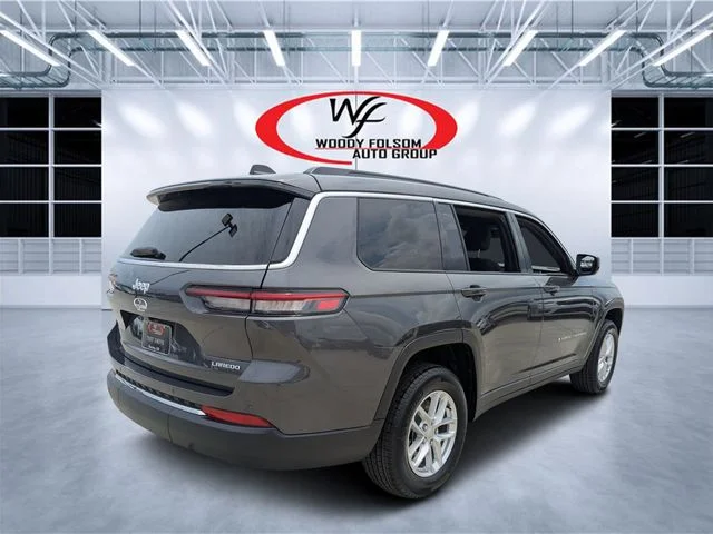 New 2026 Baltic Gray Metallic Clear-Coat Exterior Paint Jeep Laredo X image 3