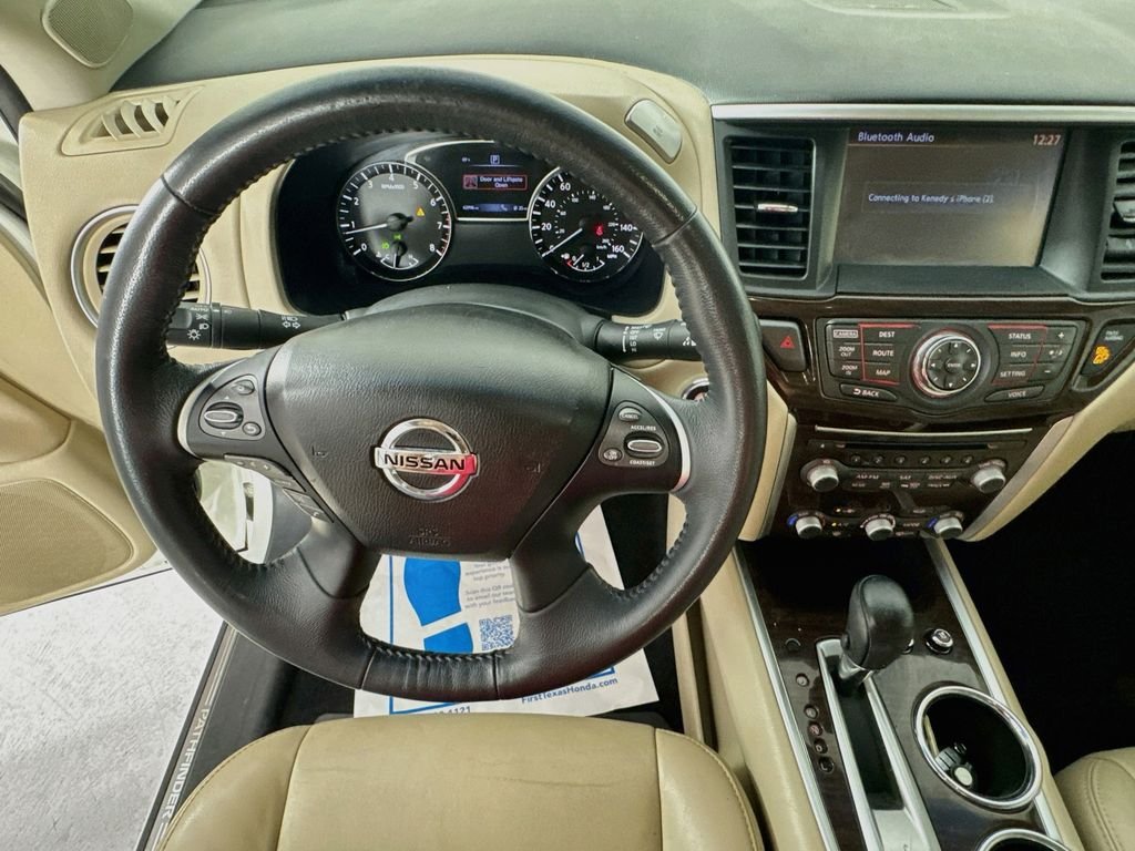 Used 2016 Pearl White Nissan Platinum image 13