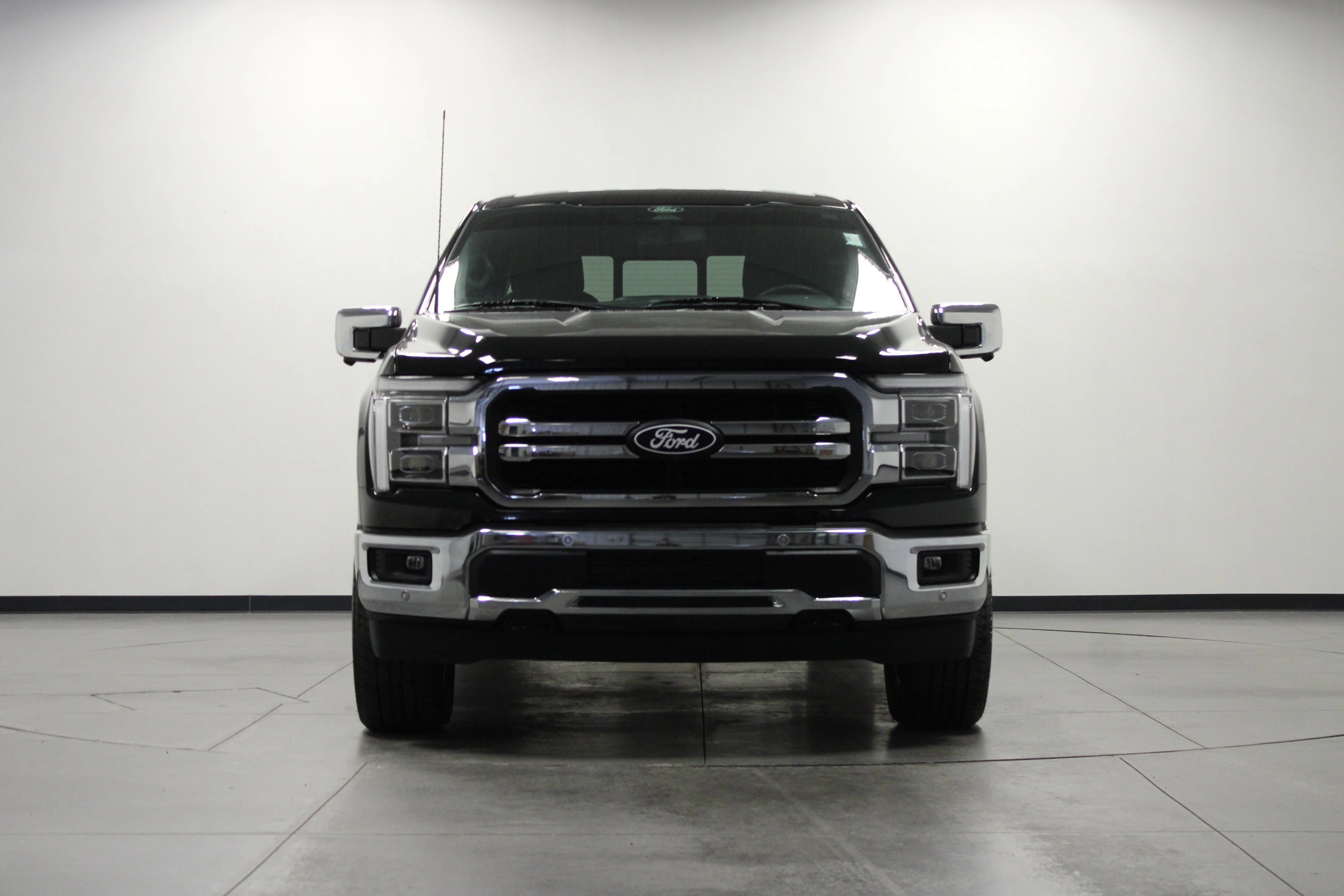 Used 2025 Agate Black Metallic Ford LARIAT image 9