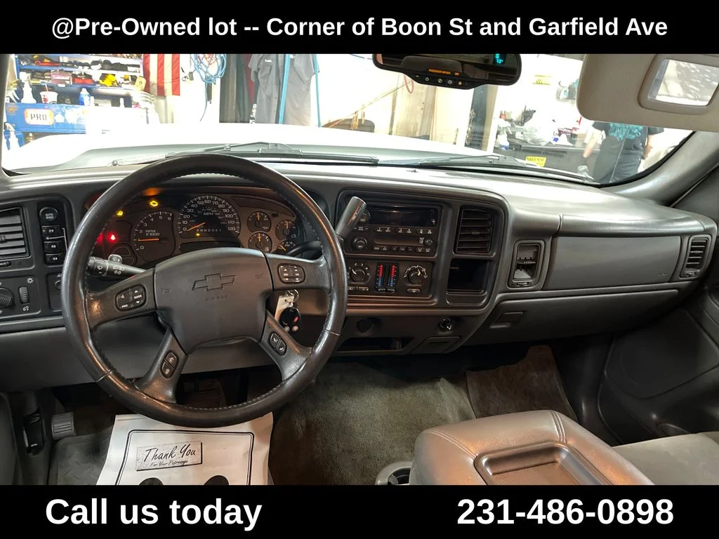 Used 2006 White Chevrolet LT image 18