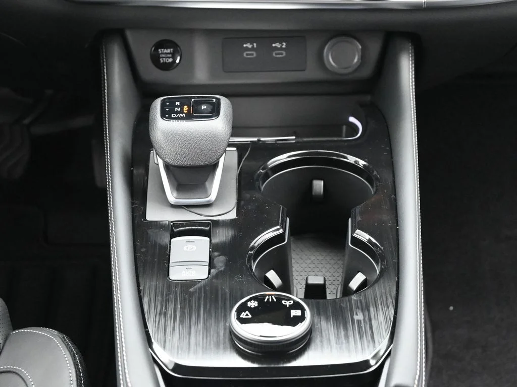 New 2026 Gray Nissan Platinum image 27