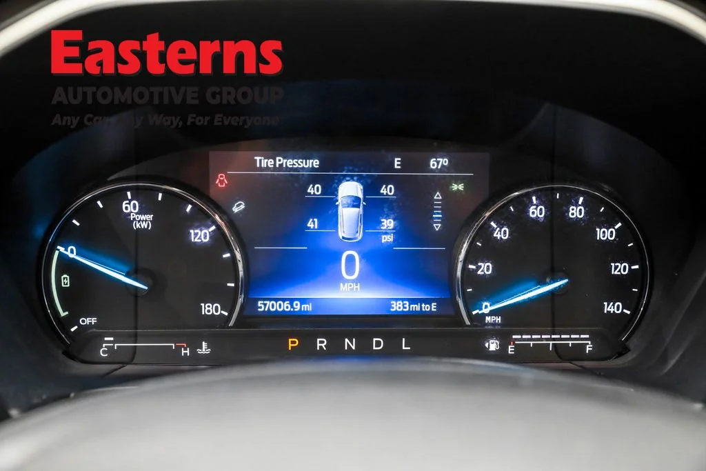 Used 2022 Silver Ford SE image 18
