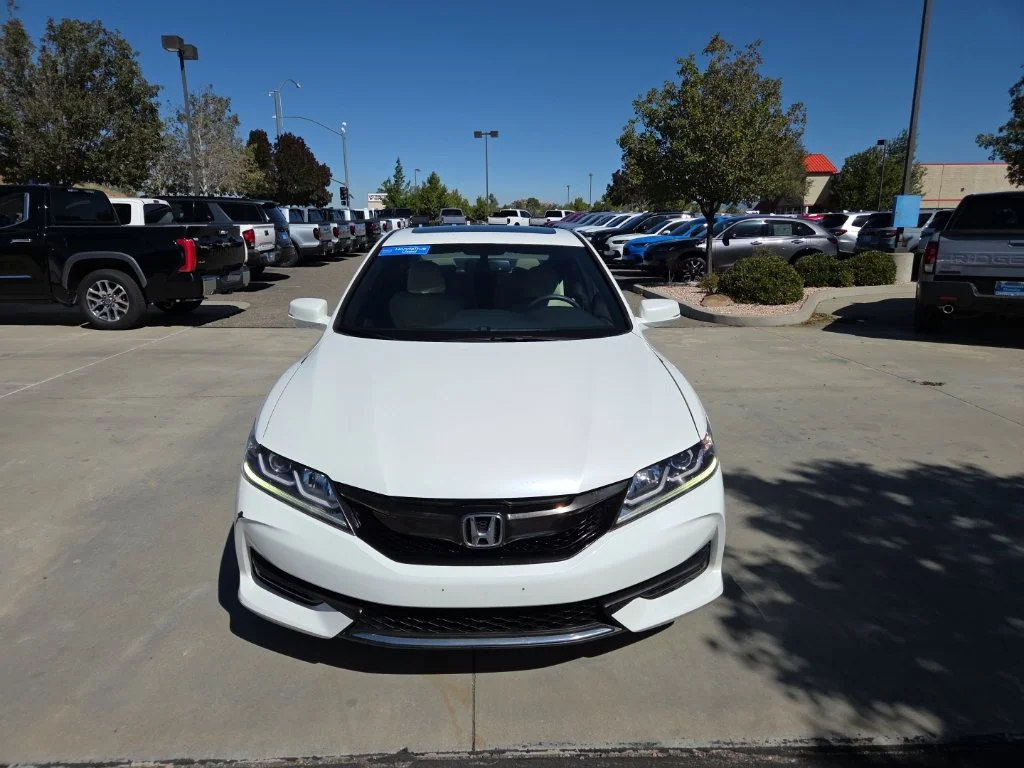 Used 2017  Honda EX-L image 2