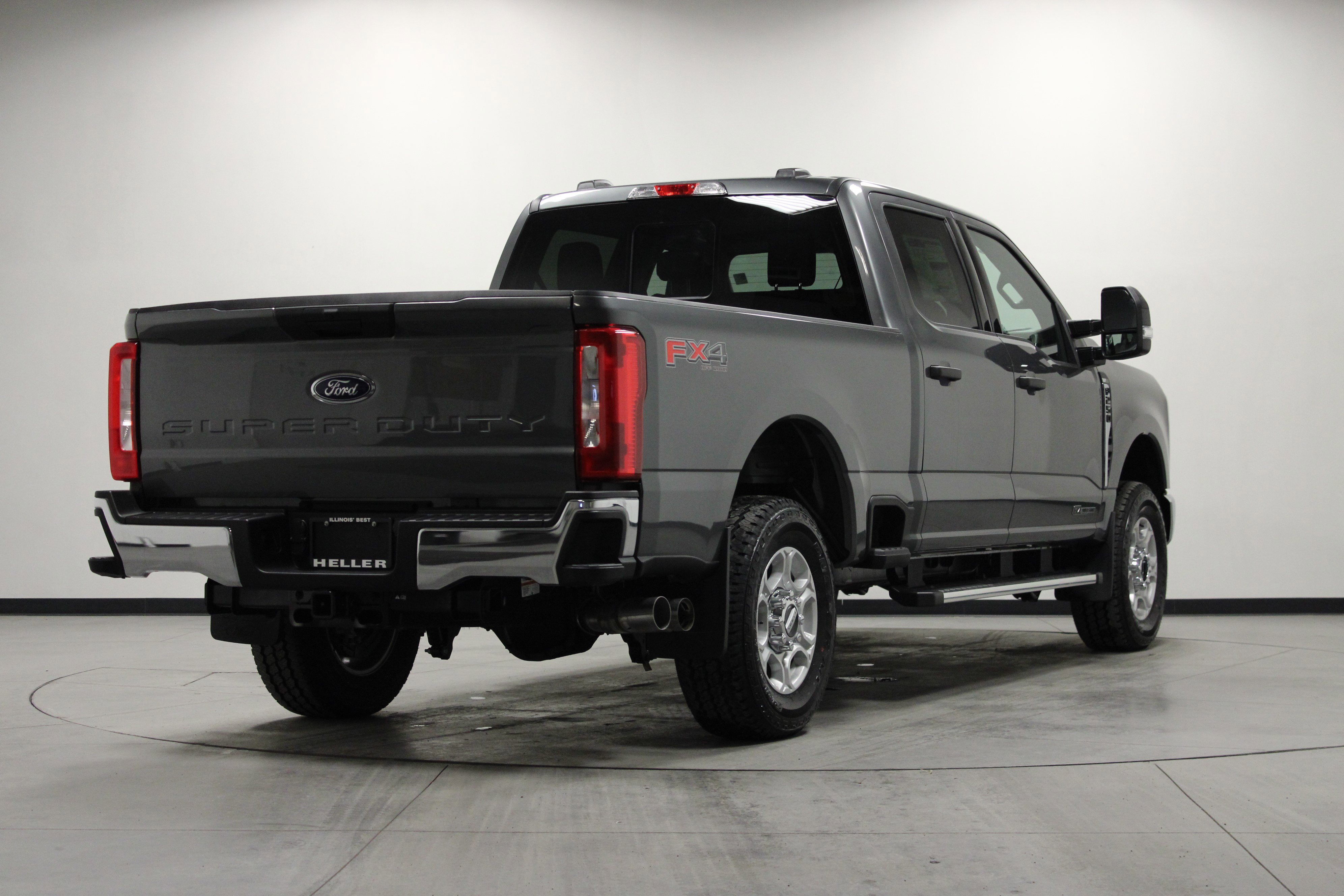 New 2026 Carbonized Gray Metallic Ford XLT image 4