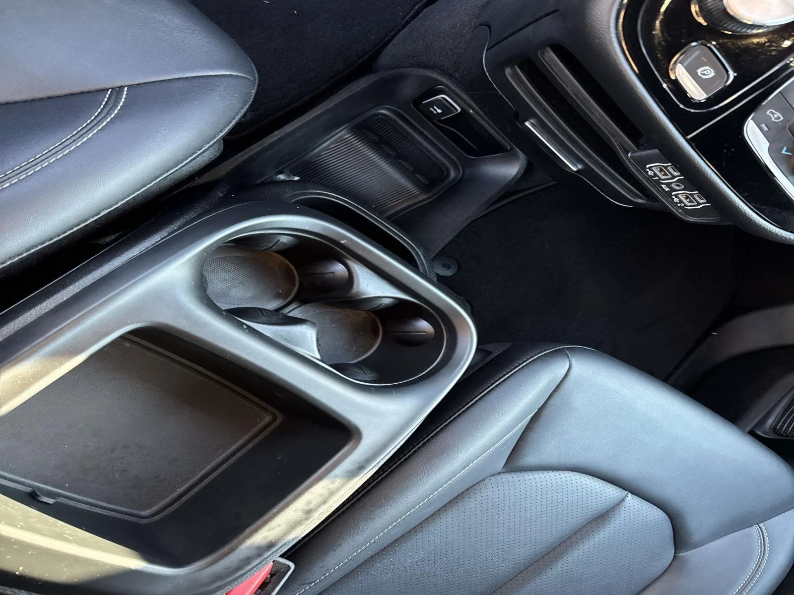 2025 Chrysler Pacifica Select - Photo 25