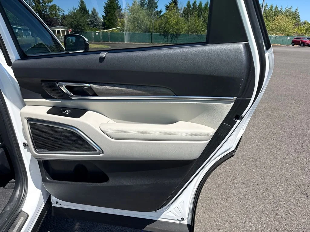 Used 2022 Glacial White Pearl Kia SX image 25