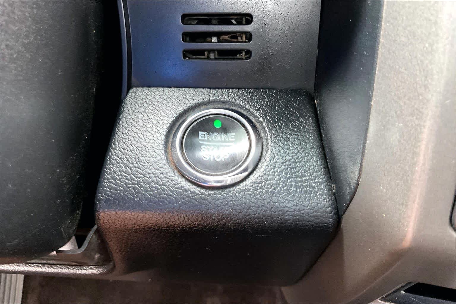 Used 2020 Agate Black Ford XLT image 33