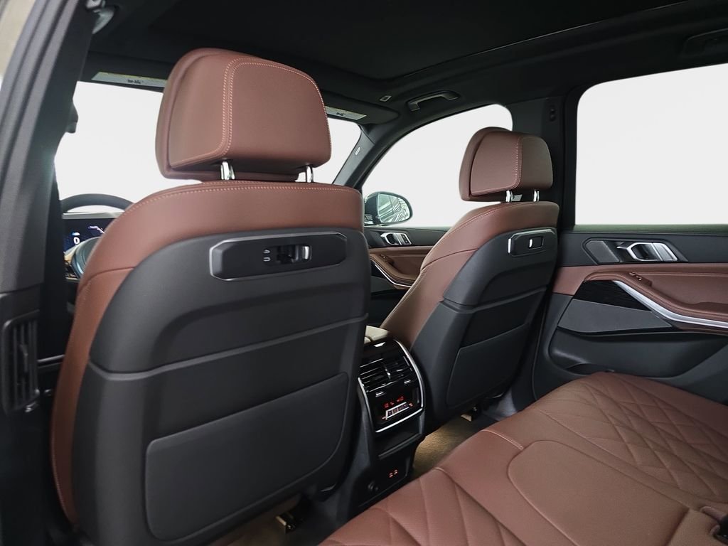 New 2026 Manhattan Green Metallic BMW sDrive40i image 11