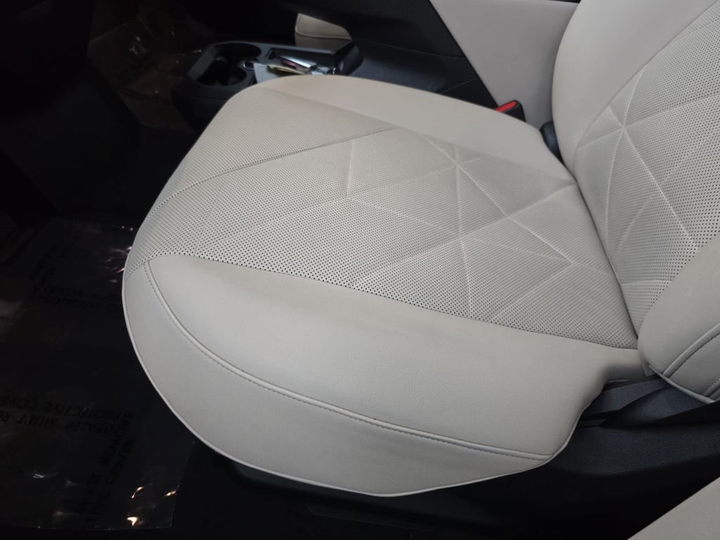 Certified Used 2024 White BMW xDrive50 image 27