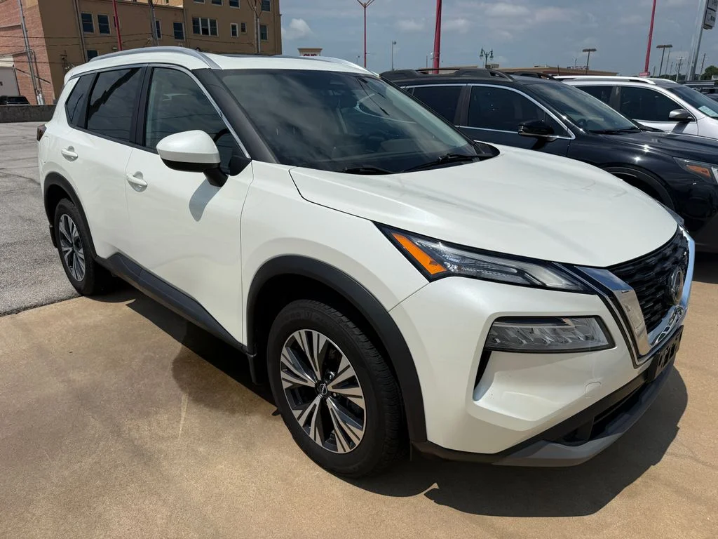 Used 2023 White Nissan SV image 9