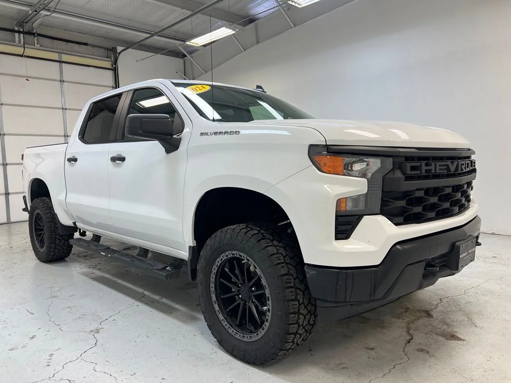 Used 2024 White Chevrolet WT image 8