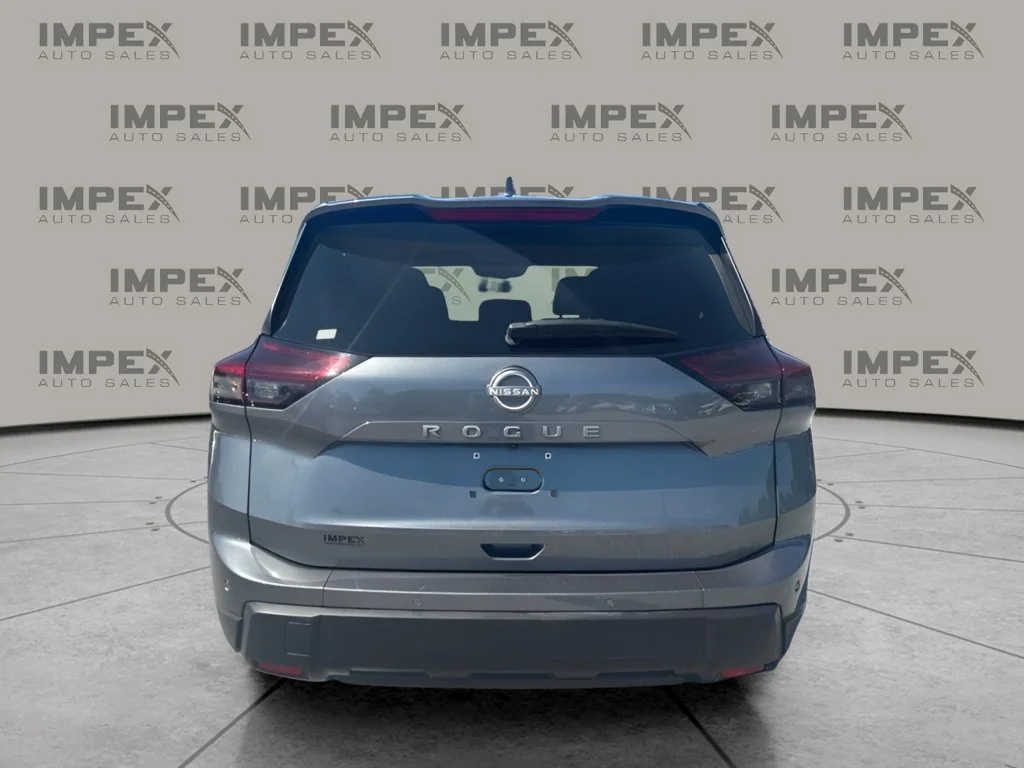 Used 2025 Gray Nissan SV image 4