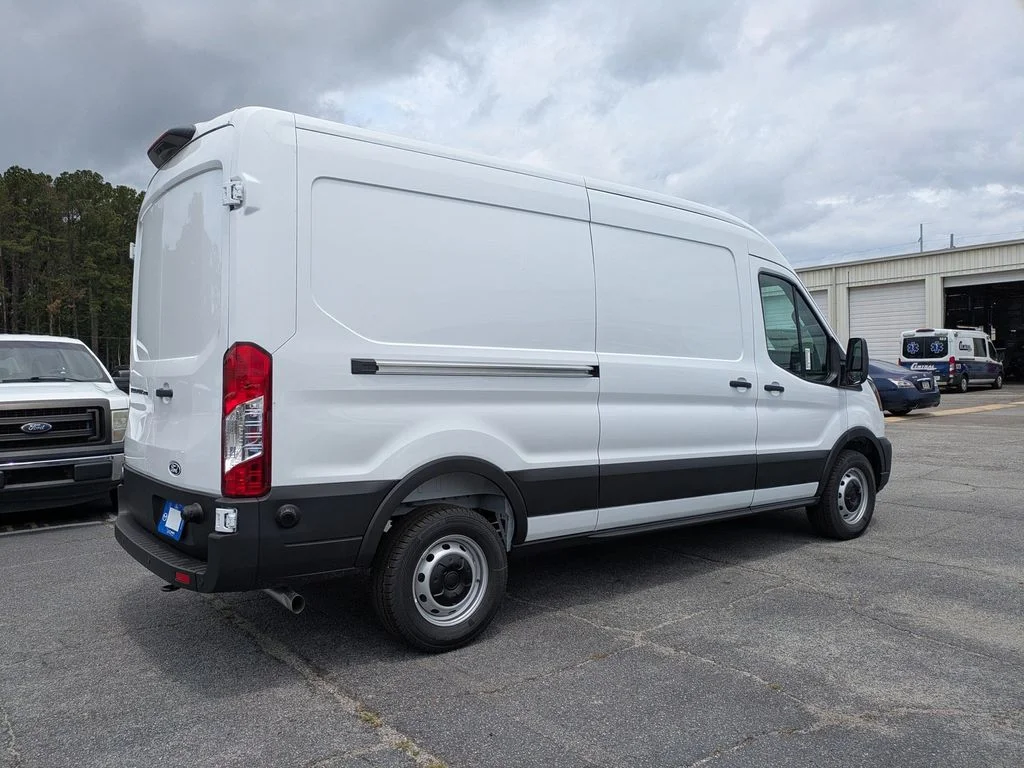 New 2026 Oxford White Ford Base image 4