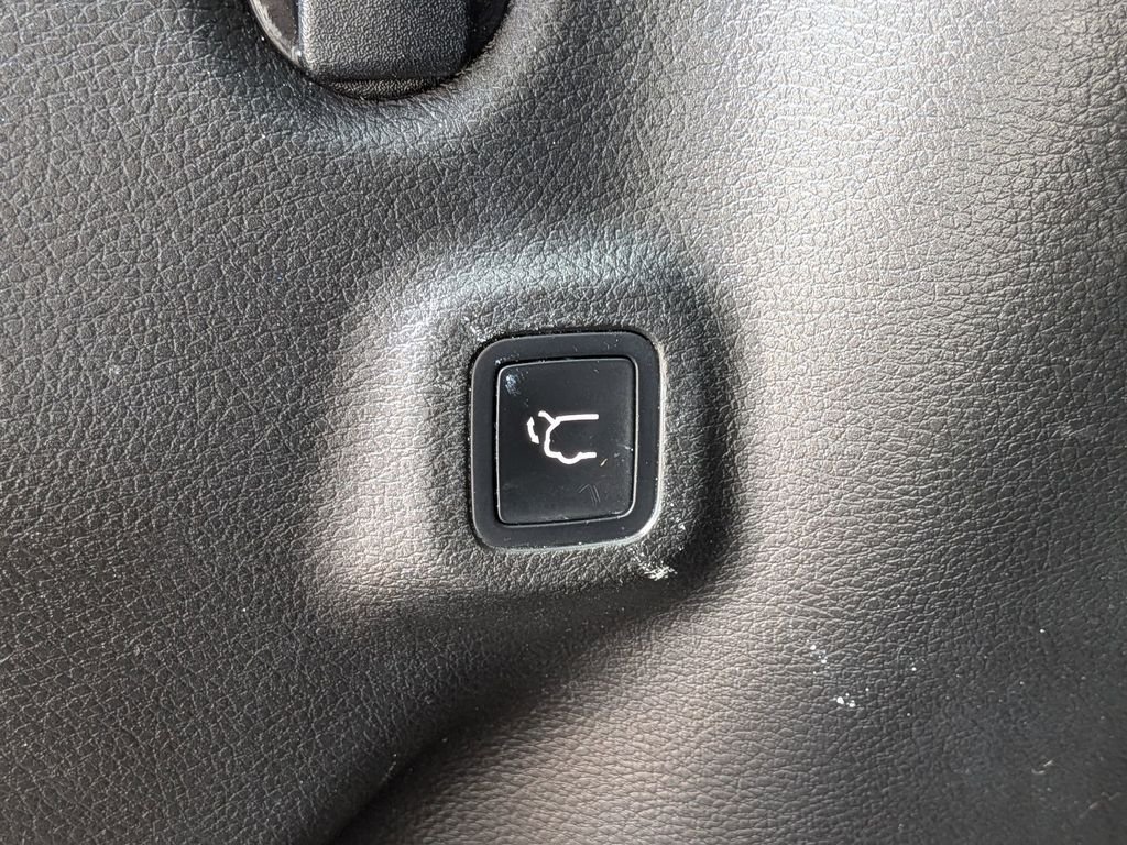 Certified Used 2022 Gray Jeep Latitude image 9