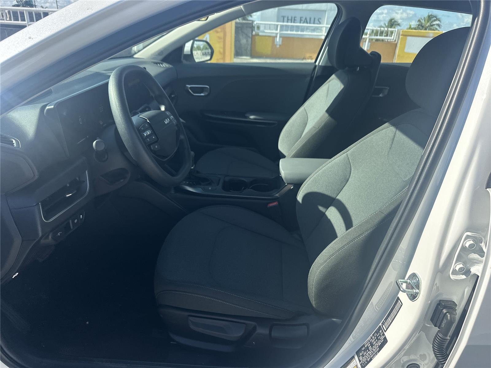 2025 Kia K4 LXS - Photo 7