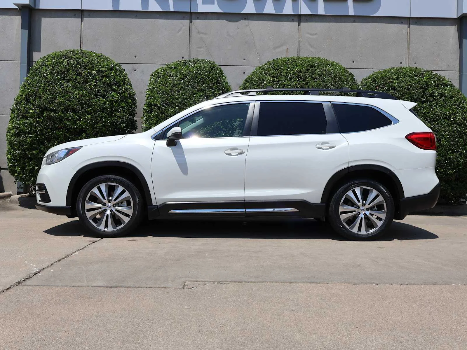 Certified Used 2022 Crystal White Pearl Subaru Limited image 5