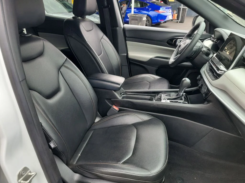 Used 2024 White/off-white Jeep Limited image 20