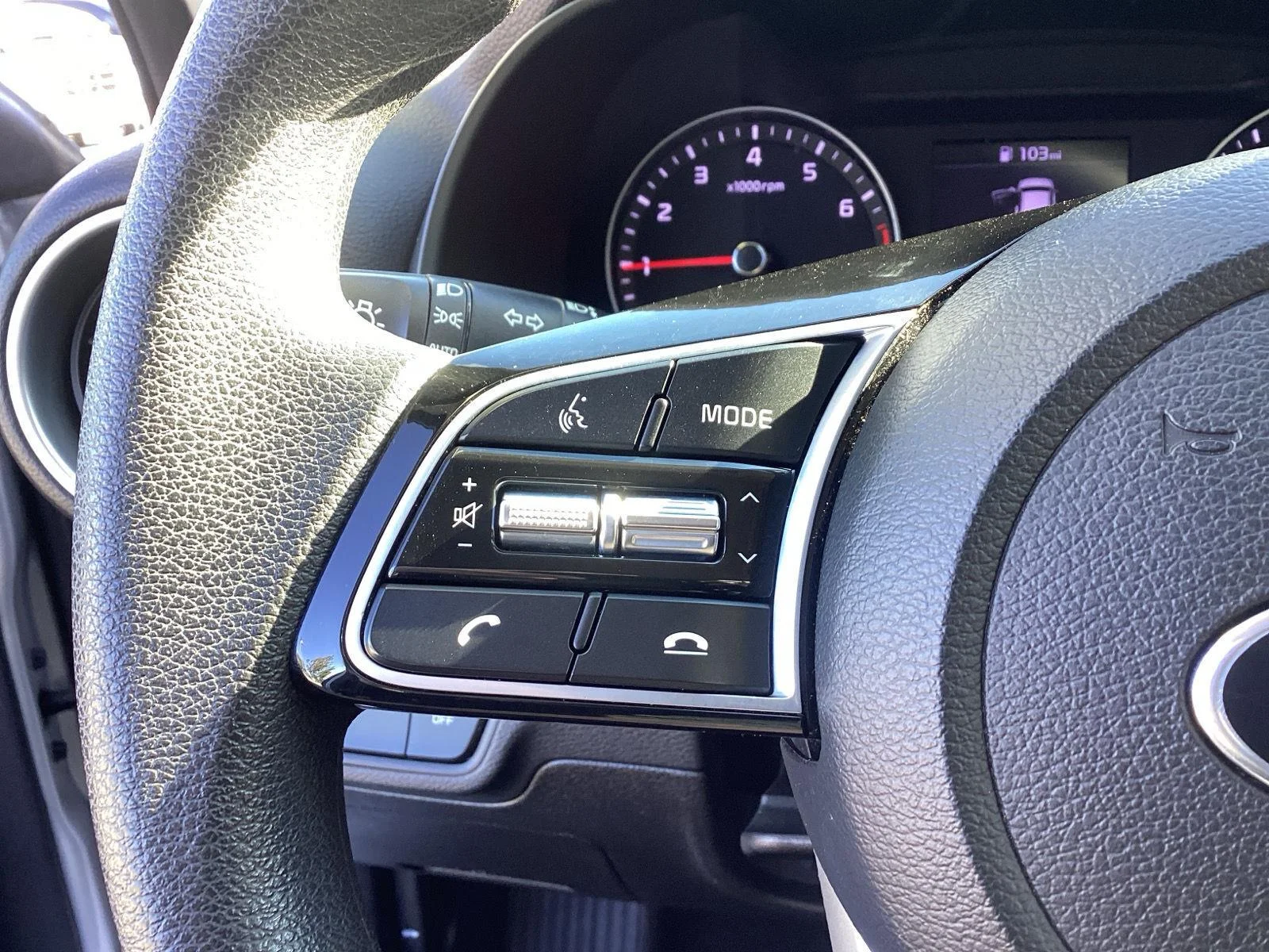 Used 2020 Silky Silver Kia LXS image 18