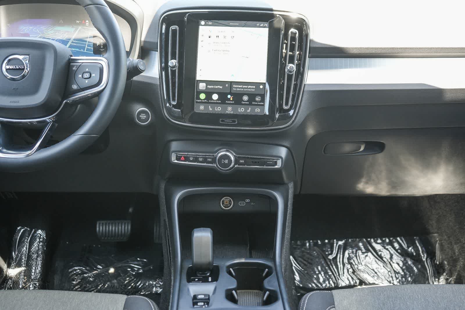 Used 2024 White Volvo  image 13