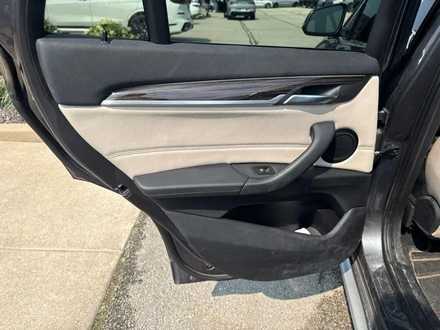 Used 2016 Gray BMW xDrive28i image 9