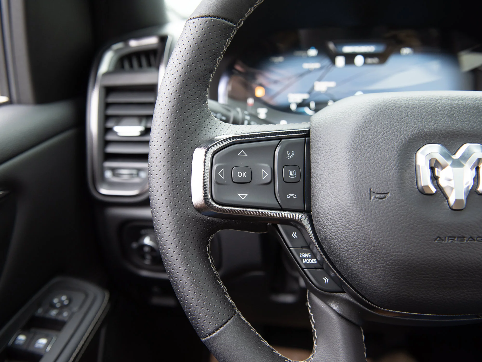 New 2026 Blue RAM Sport* Crew Cab 4x4, Panoramic Sunroof, Heated Seats/Wheel, Nav image 16