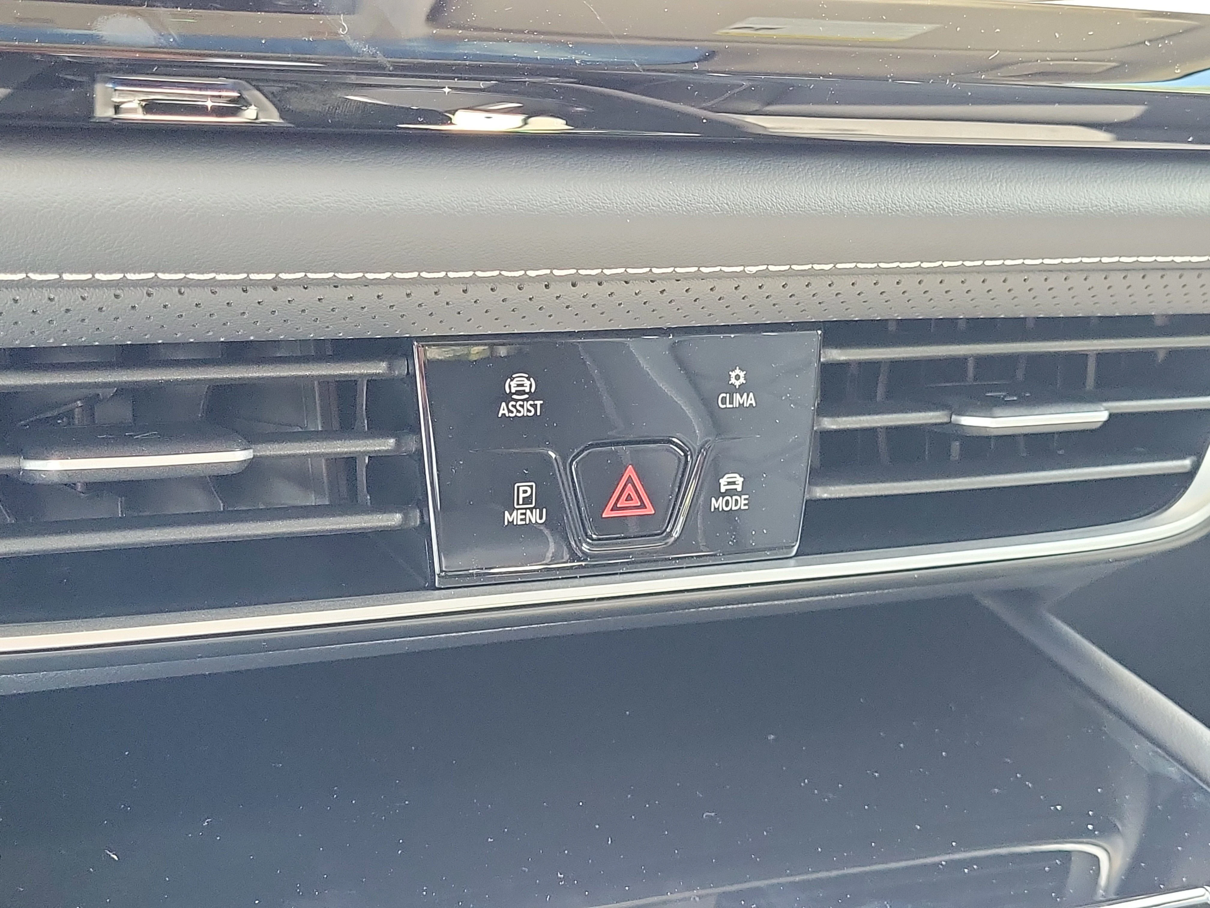 New 2026 White Volkswagen 2.0T SE w/Technology image 26
