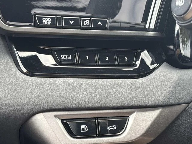 Used 2024 Silver Lexus 500h F SPORT Performance image 35