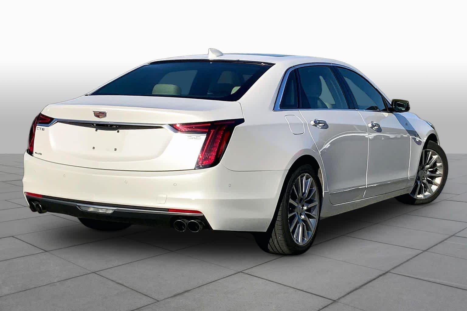 Used 2019 Crystal White Tricoat Cadillac Premium Luxury AWD image 13
