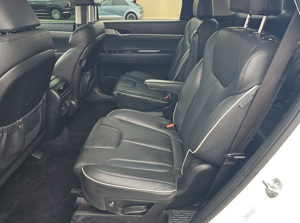 Used 2023 White Hyundai SEL image 6