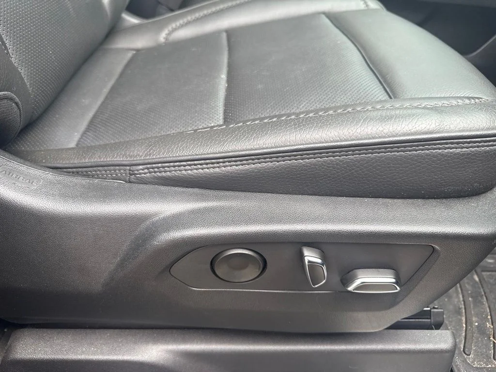 Used 2022 Silver GMC Denali image 15