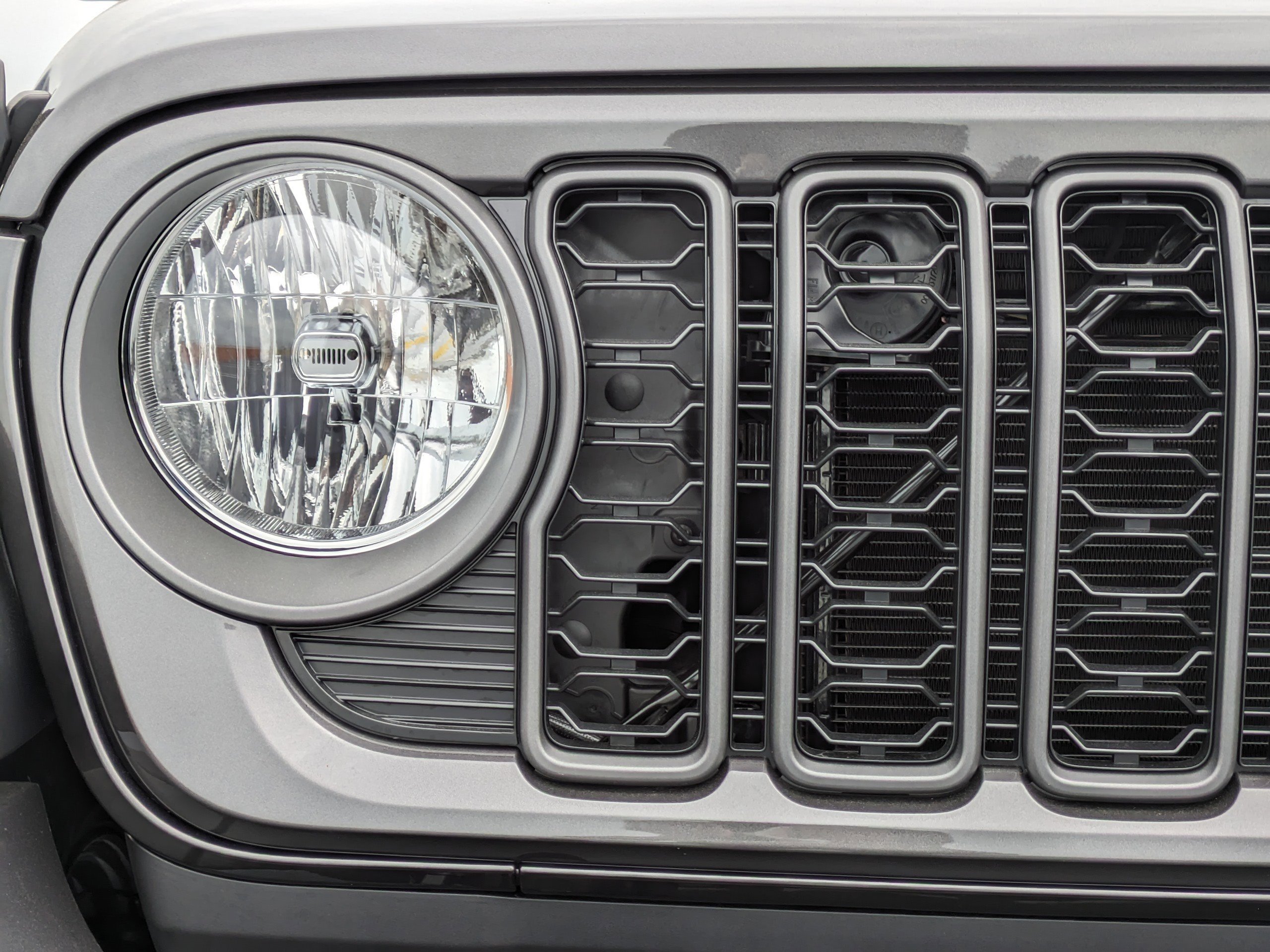 New 2026 Granite Crystal Metallic Clear-Coat Exterior Paint Jeep Sport image 9