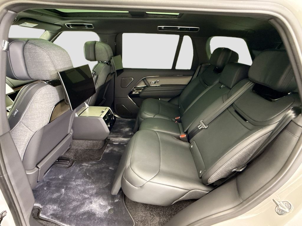 New 2026 Borasco Grey LAND ROVER SV Signature Suite image 20