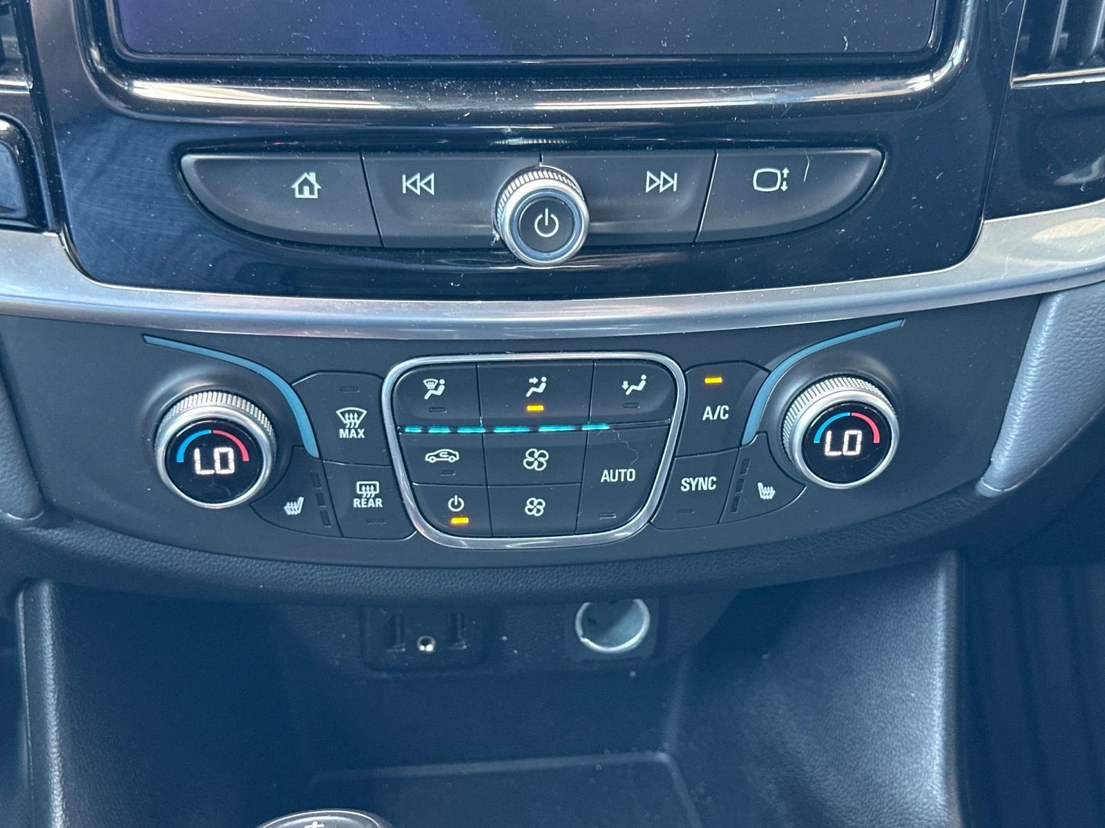Used 2019 MOSAIC BLACK METALLIC Chevrolet LT Cloth image 26
