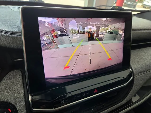 Used 2023 Gray Jeep Latitude Lux image 34