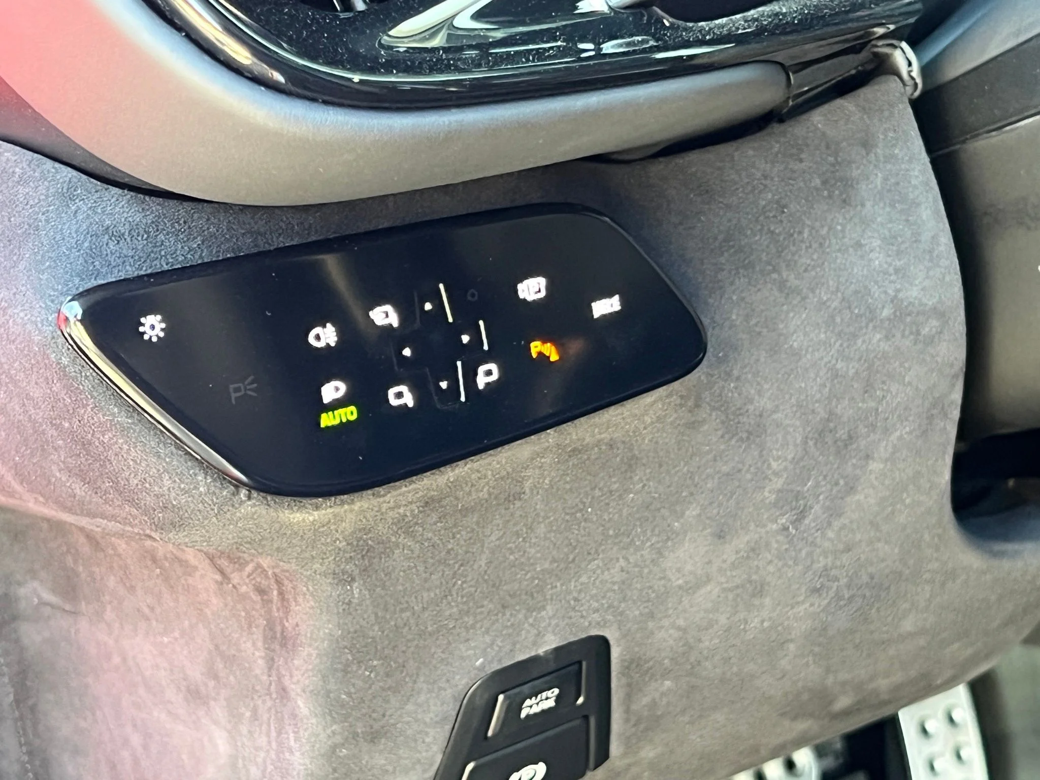 Used 2025  Ferrari Base image 27