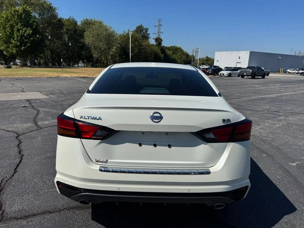 Used 2021 Qab/ White Tricoat Nissan 2.5 SR image 7