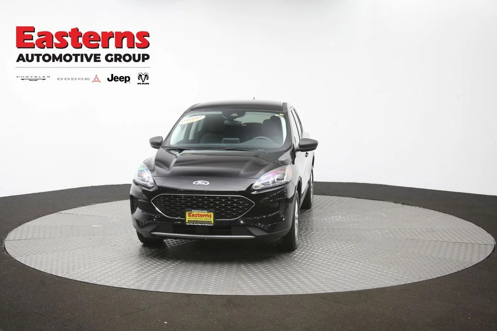 Used 2022 Black Ford SE image 52