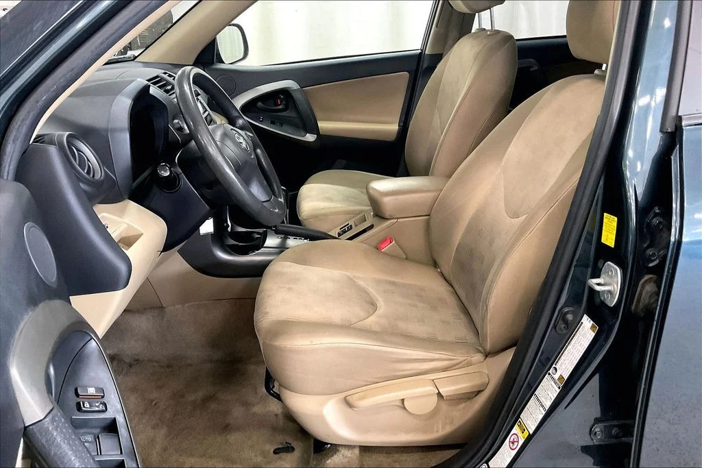 Used 2009 Green Toyota Base image 25