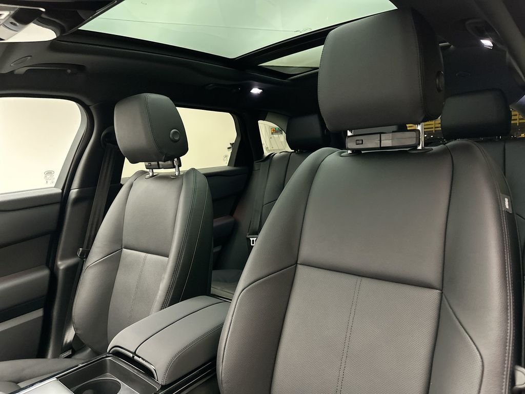 Used 2026  Land Rover S image 9