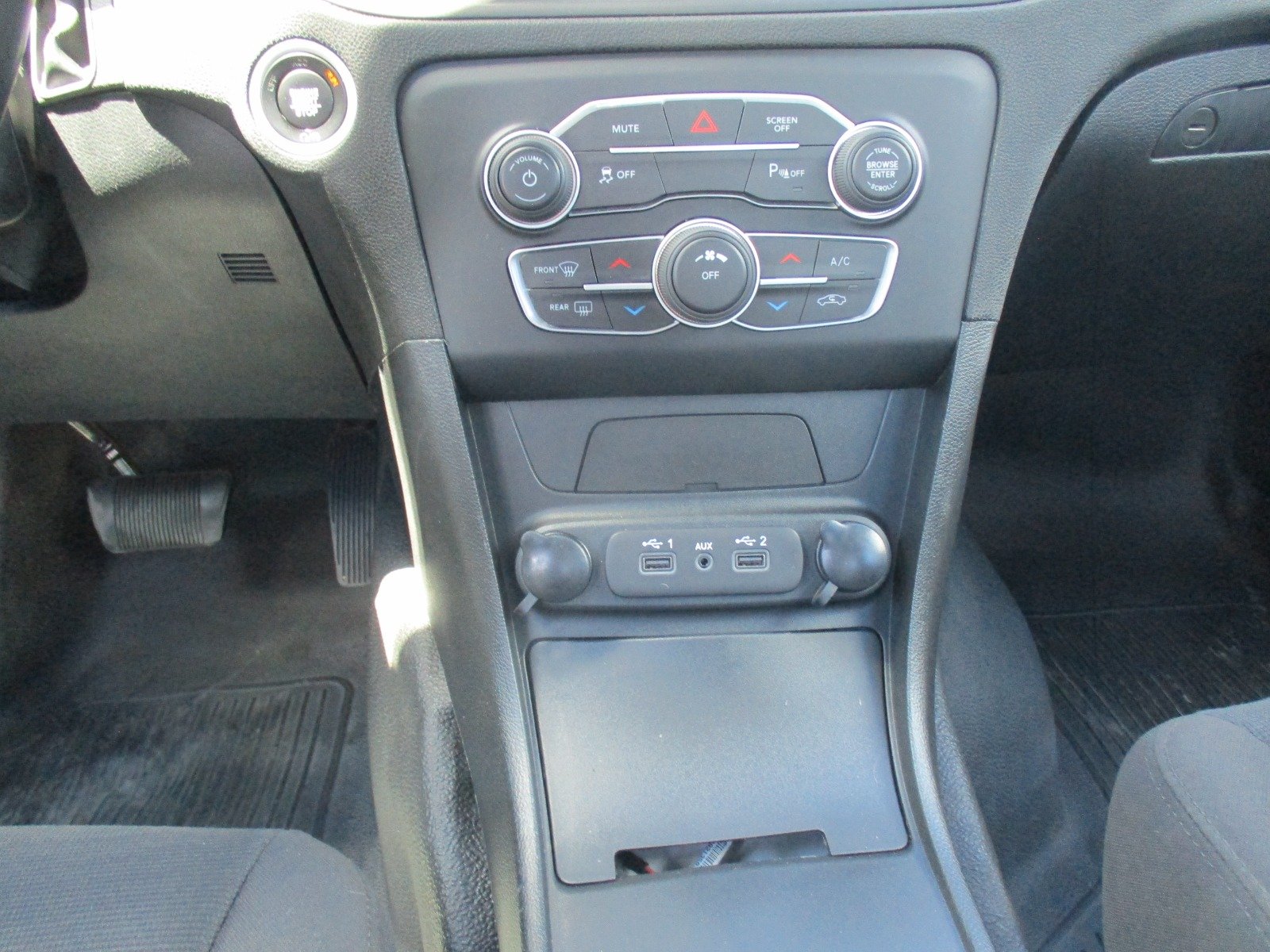 Used 2023 WHITE Dodge Police image 19