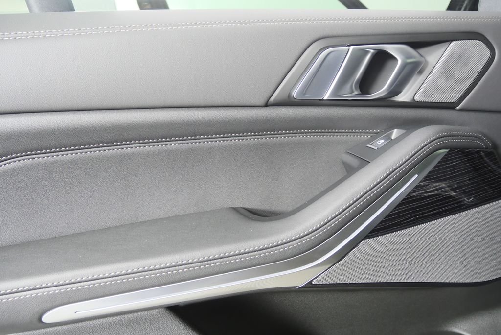 New 2026 Manhattan Green Metallic BMW sDrive40i image 13
