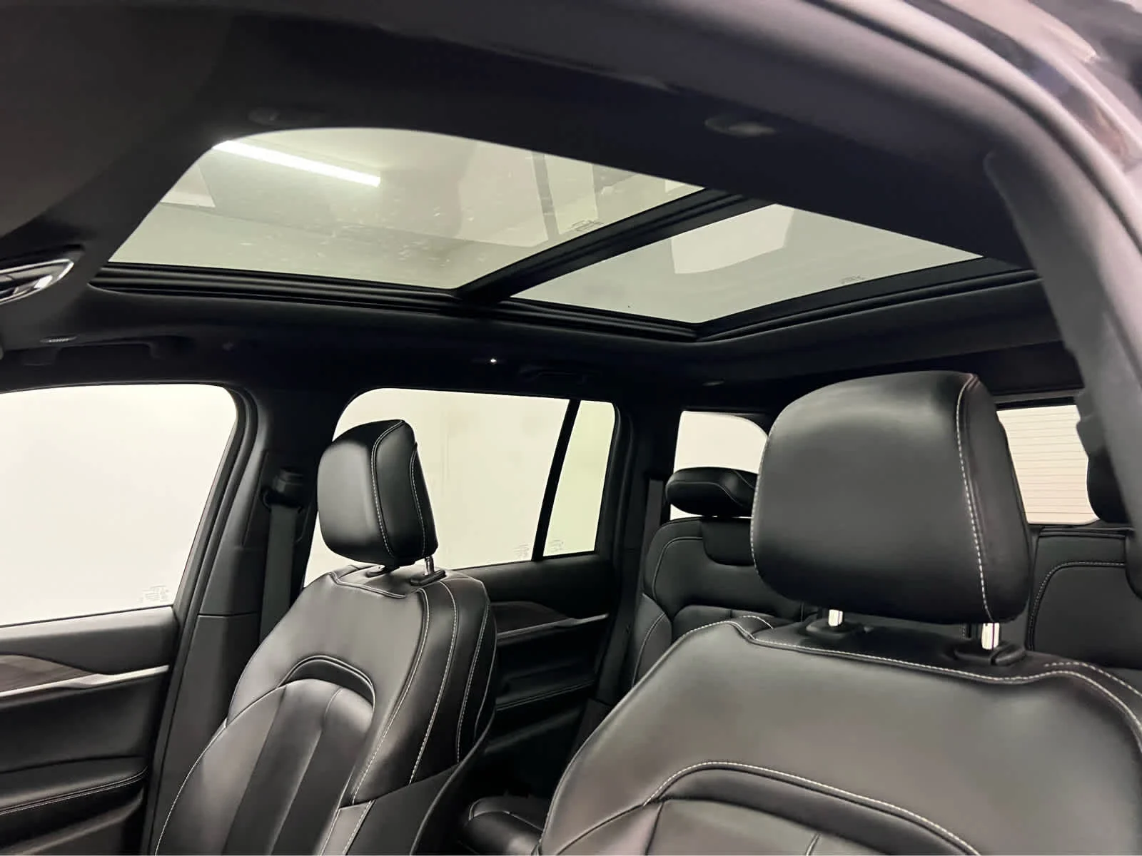 Used 2024 Baltic Gray Metallic Clearcoat Jeep  image 3