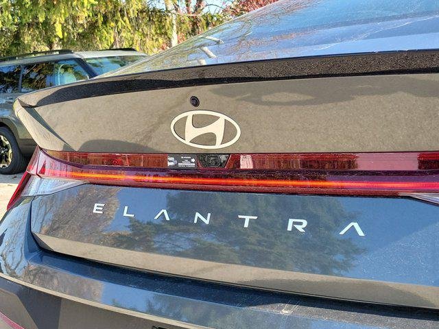 2025 Hyundai Elantra Blue - Photo 6