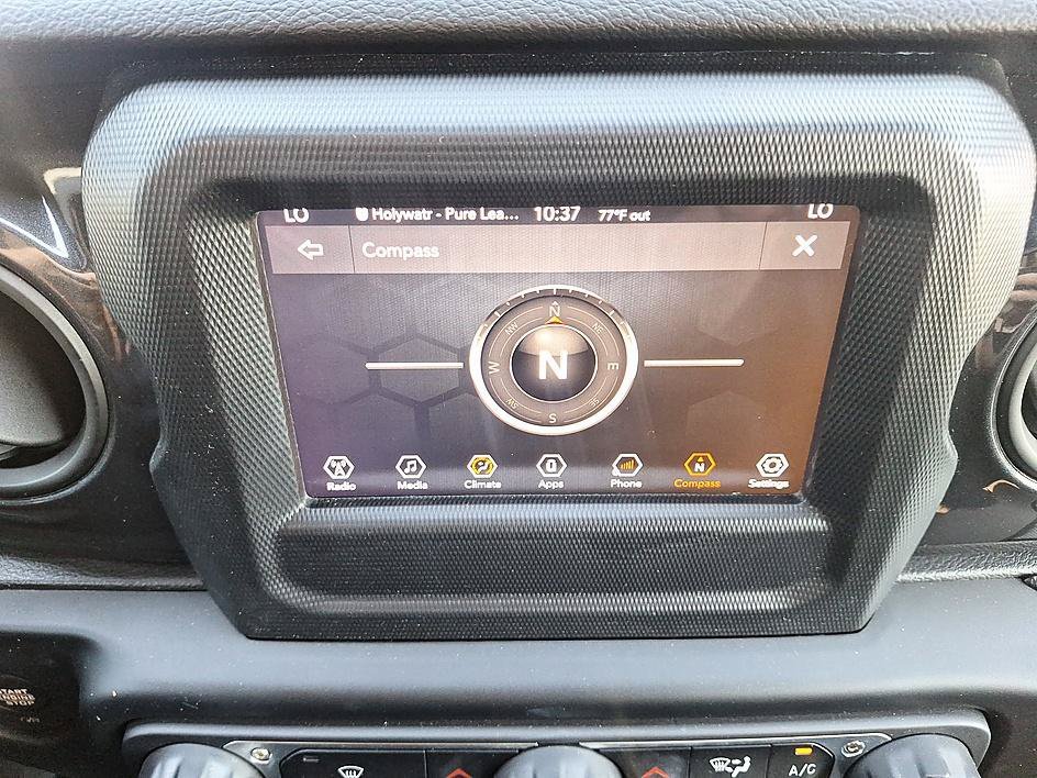 Used 2023 Earl Clearcoat Jeep Sport Altitude image 16