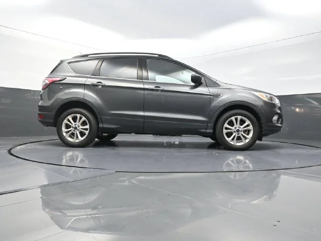 Used 2018 Gray Ford SE image 27