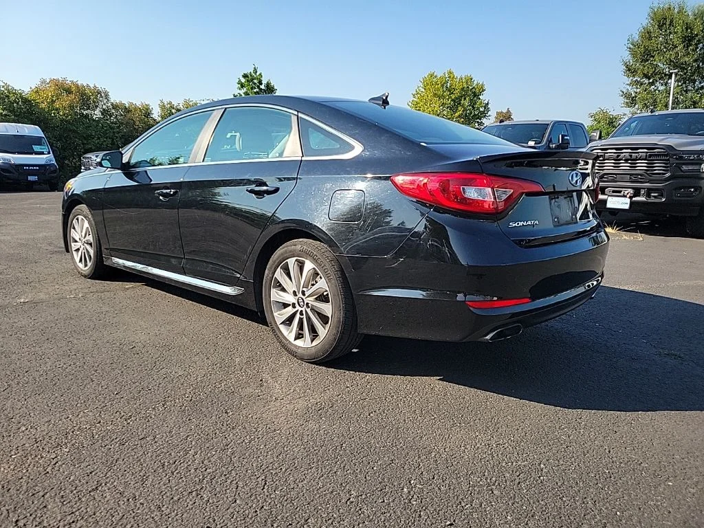 Used 2015 Phantom Black Hyundai Sport image 3