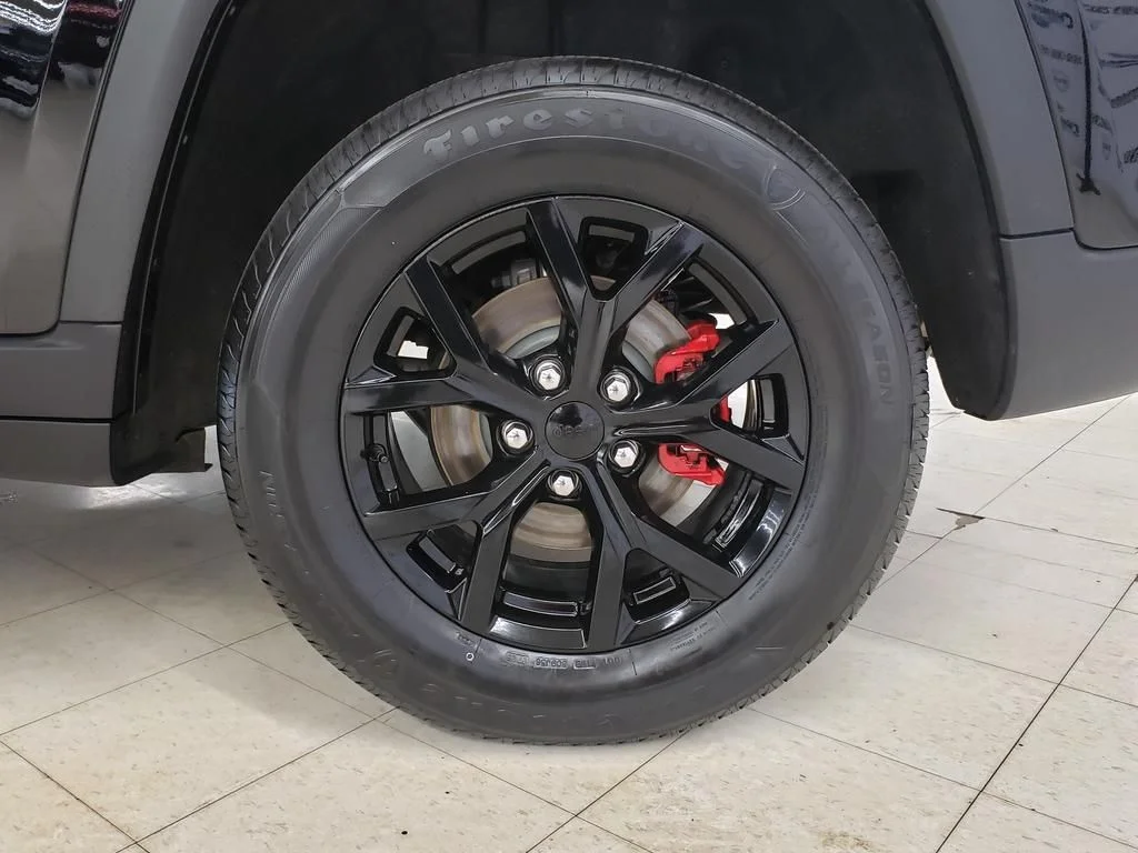 Used 2024 Diamond Black Jeep Altitude X image 25