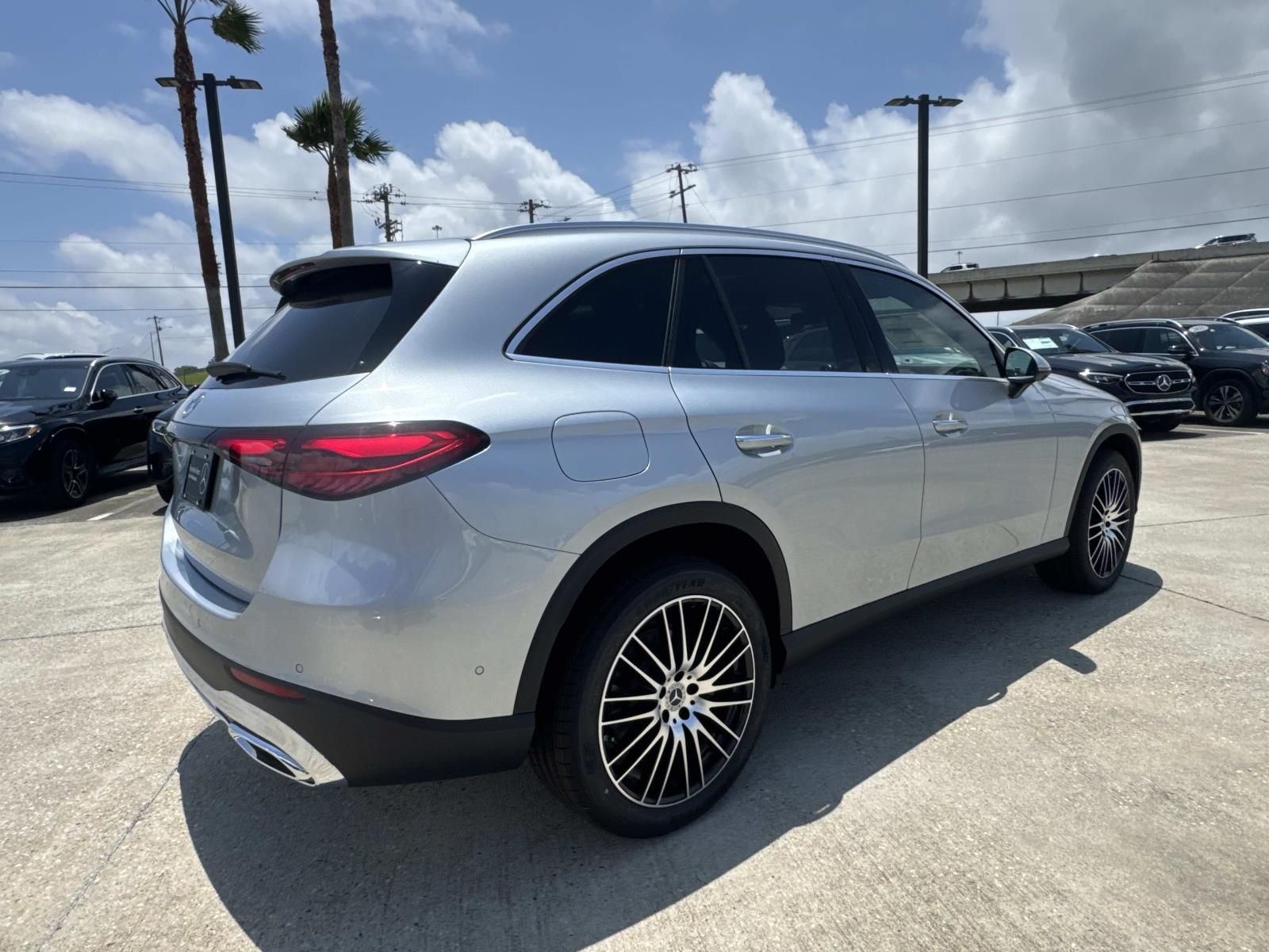 New 2026 Silver Mercedes-Benz GLC 300 image 4