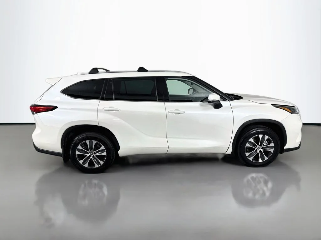 Used 2021 Blizzard Pearl Toyota XLE image 8